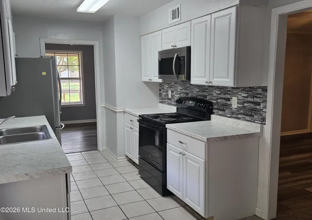 Photo 3 of Sale Pending at 614 Capewood, Southaven, MS 38671 | MLS# 4159006 | Listing updated on 2026-10-01