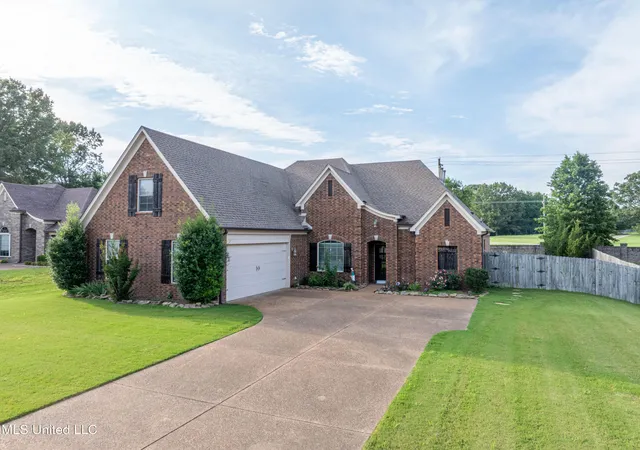 Photo 3 of Single family home for sale at 1668 Farindale Cvs, Nesbit, MS 38651 | MLS# 4159203 | Listing updated on 2026-09-06