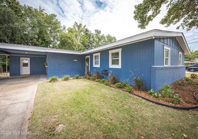 Photo 2 of Sale Pending at 2717 Pinewood Ave, Pascagoula, MS 39567 | MLS# 4159941 | Listing updated on 2026-09-03