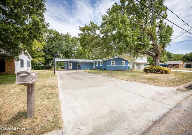Photo 3 of Sale Pending at 2717 Pinewood Ave, Pascagoula, MS 39567 | MLS# 4159941 | Listing updated on 2026-09-03