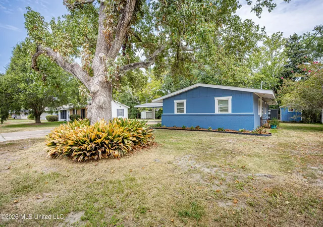 Photo 3 of Sale Pending at 2717 Pinewood Ave, Pascagoula, MS 39567 | MLS# 4159941 | Listing updated on 2026-09-03