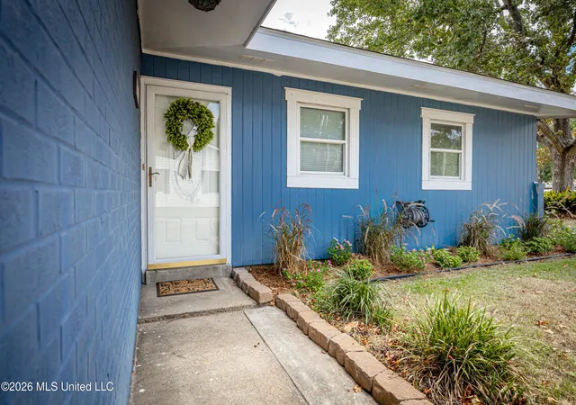 Photo 4 of Sale Pending at 2717 Pinewood Ave, Pascagoula, MS 39567 | MLS# 4159941 | Listing updated on 2026-09-03