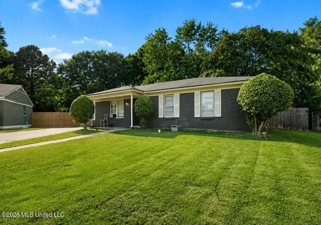 Photo 2 of Sale Pending at 3160 Forest Glen Dr, Horn Lake, MS 38637 | MLS# 4159101 | Listing updated on 2026-08-23