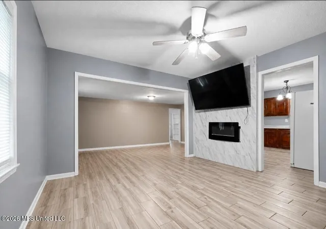 Photo 3 of Sale Pending at 3160 Forest Glen Dr, Horn Lake, MS 38637 | MLS# 4159101 | Listing updated on 2026-08-23