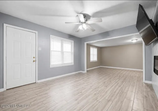 Photo 3 of Sale Pending at 3160 Forest Glen Dr, Horn Lake, MS 38637 | MLS# 4159101 | Listing updated on 2026-08-23