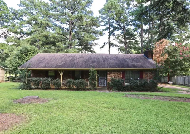 Photo 1 of Sale Pending at 3918 Forest Lake Dr, Jackson, MS 39212 | MLS# 4159095 | Listing updated on 2026-08-25