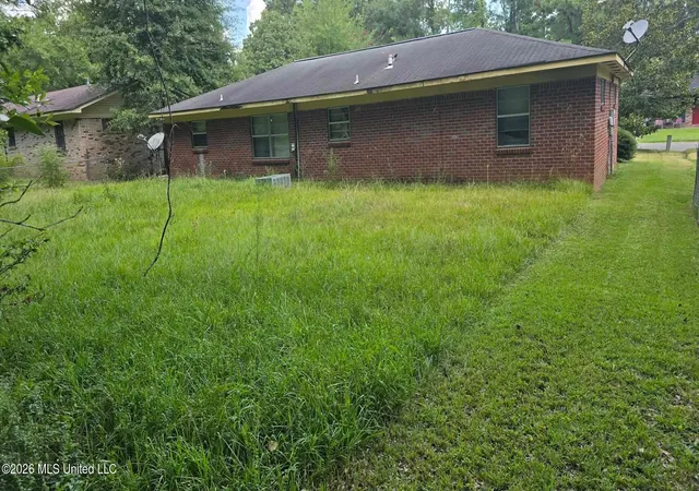Photo 3 of Sale Pending at 76 Hoy Green Acres Cir, Laurel, MS 39443 | MLS# 4159124 | Listing updated on 2026-08-15