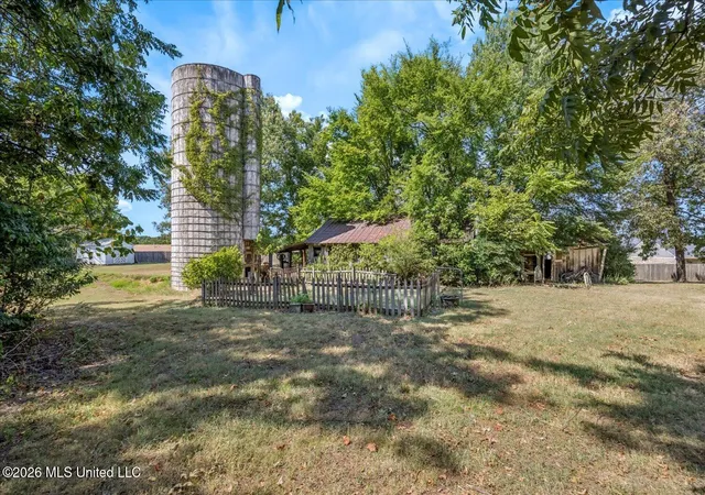 Photo 3 of Single family home for sale at 8207 Tchulahoma Rd, Southaven, MS 38671 | MLS# 4160741 | Listing updated on 2026-08-31