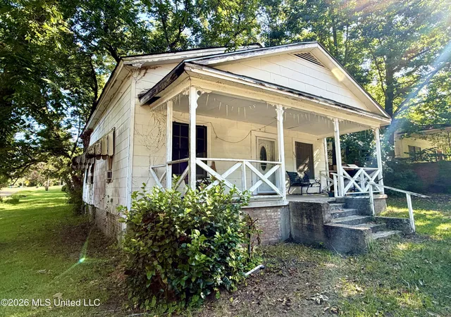 Photo 1 of Single family home for sale at 352 Mary St, Brookhaven, MS 39601 | MLS# 4159182 | Listing updated on 2026-08-14