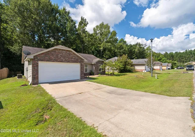 Photo 2 of Single family home for sale at 40 S Ambrose, Hattiesburg, MS 39402 | MLS# 4159254 | Listing updated on 2026-08-14