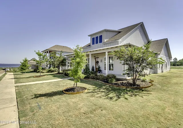 Photo 3 of Single family home for sale at 1002 Crepe Myrtle Dr, Brandon, MS 39047 | MLS# 4159543 | Listing updated on 2026-10-07