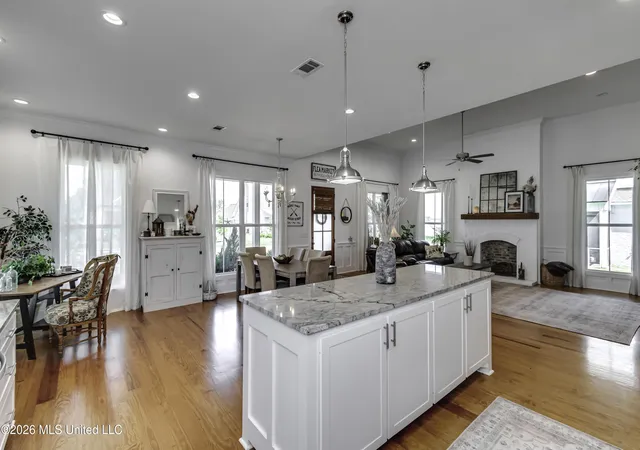 Photo 3 of Single family home for sale at 1002 Crepe Myrtle Dr, Brandon, MS 39047 | MLS# 4159543 | Listing updated on 2026-10-07