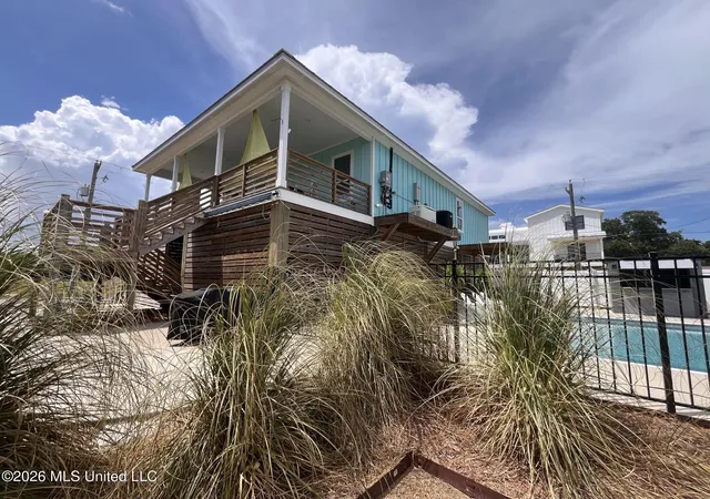 Photo 3 of Single family home for sale at 127 17th Street, Gulfport, MS 39507 | MLS# 4159335 | Listing updated on 2026-08-17