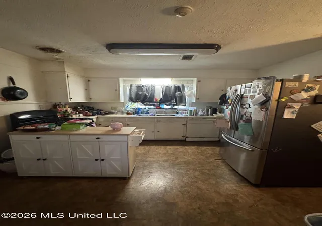 Photo 3 of Sale Pending at 532 E Northside Dr, Jackson, MS 39206 | MLS# 4159430 | Listing updated on 2026-09-06