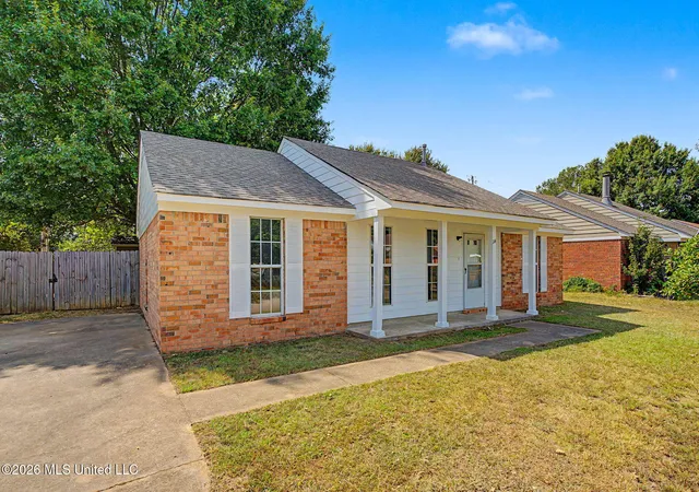 Photo 1 of Sale Pending at 114 Dogwood Dr, Senatobia, MS 38668 | MLS# 4159286 | Listing updated on 2026-09-03