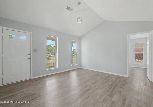 Photo 2 of Sale Pending at 114 Dogwood Dr, Senatobia, MS 38668 | MLS# 4159286 | Listing updated on 2026-09-03