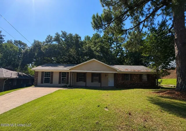 Photo 1 of Single family home for sale at 1009 Laurelwood Dr, Clinton, MS 39056 | MLS# 4159266 | Listing updated on 2026-09-10