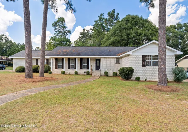 Photo 2 of Single family home for sale at 119 Bellair Dr, Hattiesburg, MS 39402 | MLS# 4159301 | Listing updated on 2026-08-15