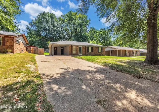 Photo 2 of Single family home for sale at 5698 Crestwood Dr, Horn Lake, MS 38637 | MLS# 4159504 | Listing updated on 2026-08-31