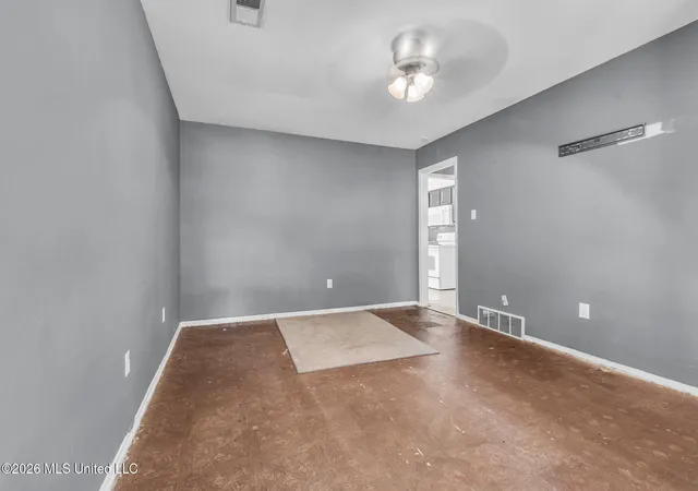 Photo 3 of Single family home for sale at 5698 Crestwood Dr, Horn Lake, MS 38637 | MLS# 4159504 | Listing updated on 2026-08-31