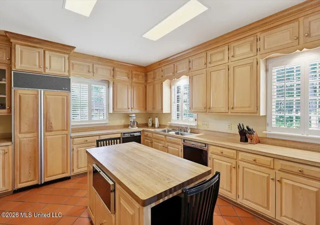 Photo 4 of Sale Pending at 3851 Old Canton Rd, Jackson, MS 39216 | MLS# 4159330 | Listing updated on 2026-08-22