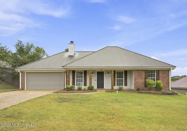 Photo 2 of Sale Pending at 220 Shadow Crk Dr, Florence, MS 39073 | MLS# 4159347 | Listing updated on 2026-08-26
