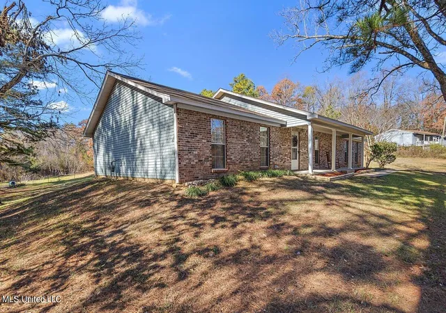 Photo 2 of Single family home for sale at 1085 Thomas Dr, Raymond, MS 39154 | MLS# 4159339 | Listing updated on 2026-08-30