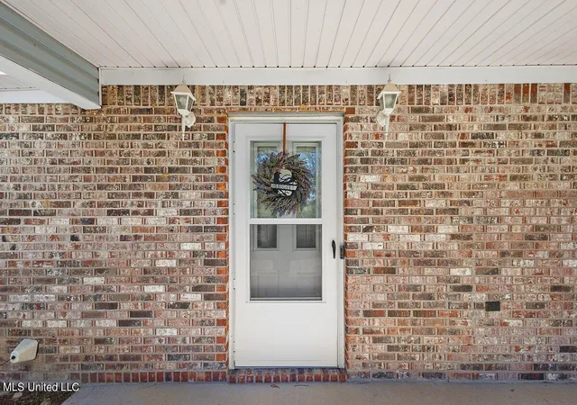 Photo 3 of Single family home for sale at 1085 Thomas Dr, Raymond, MS 39154 | MLS# 4159339 | Listing updated on 2026-08-30