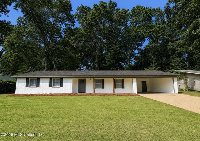 Photo 1 of Single family home for sale at 1016 Tanglewood Dr, Clinton, MS 39056 | MLS# 4159389 | Listing updated on 2026-08-25