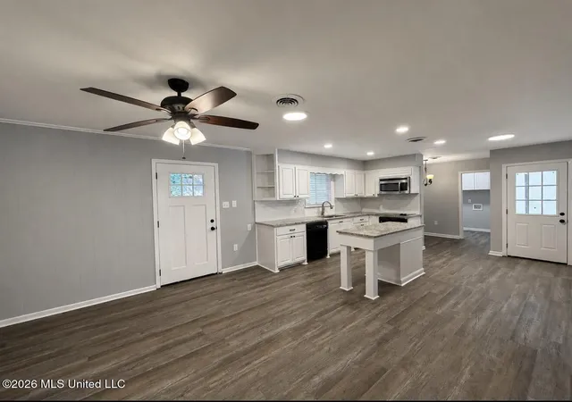 Photo 3 of Single family home for sale at 1016 Tanglewood Dr, Clinton, MS 39056 | MLS# 4159389 | Listing updated on 2026-09-14