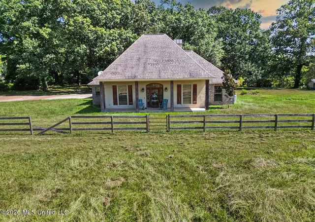 Photo 1 of Sale Pending at 19 Sara Ln, Natchez, MS 39120 | MLS# 4159372 | Listing updated on 2026-08-18