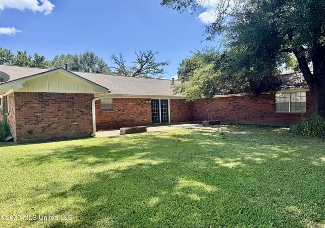 Photo 2 of Single family home for sale at 104 Arrowhead Dr, Natchez, MS 39120 | MLS# 4159374 | Listing updated on 2026-08-17