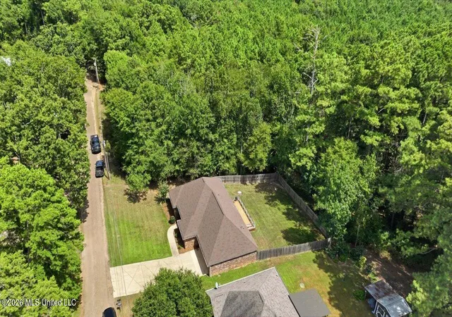 Photo 3 of Sale Pending at 407 Pine Ridge Rd, Florence, MS 39073 | MLS# 4159385 | Listing updated on 2026-08-23