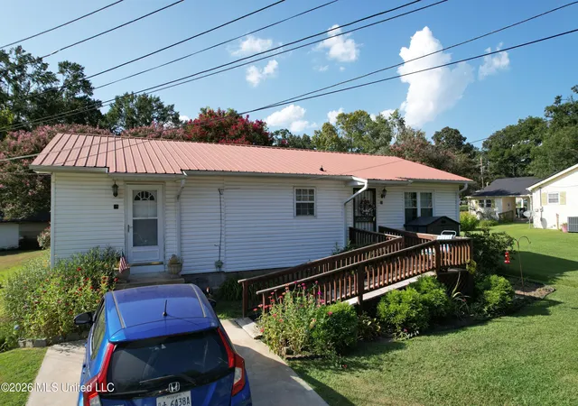 Photo 2 of Single family home for sale at 25 S Center St, Potts Camp, MS 38659 | MLS# 4159384 | Listing updated on 2026-08-17