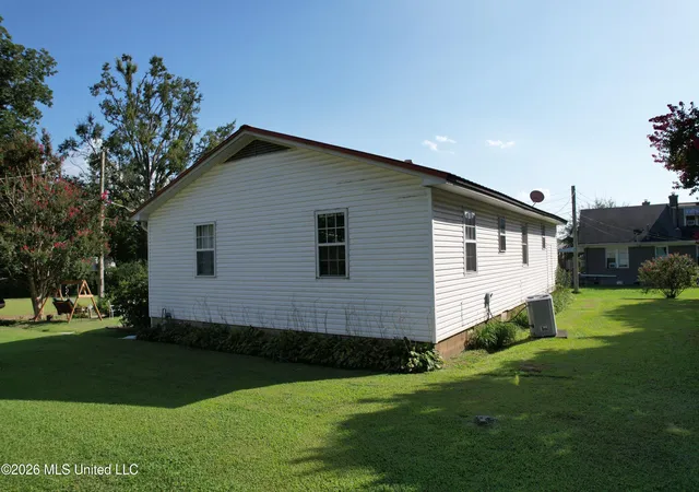 Photo 4 of Sale Pending at 25 S Center St, Potts Camp, MS 38659 | MLS# 4159384 | Listing updated on 2026-10-05