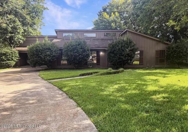 Photo 1 of Single family home for sale at 328 S Longmeadow Ct, Ridgeland, MS 39157 | MLS# 4159449 | Listing updated on 2026-08-25
