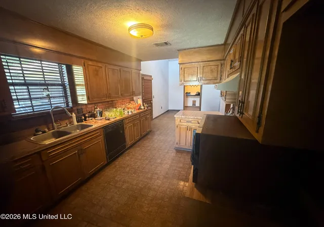 Photo 2 of Single family home for sale at 328 S Longmeadow Ct, Ridgeland, MS 39157 | MLS# 4159449 | Listing updated on 2026-08-25