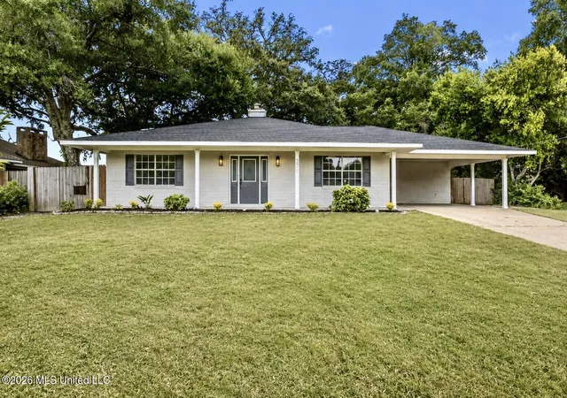 Photo 1 of Single family home for sale at 371 Lakeview Blvd, Biloxi, MS 39531 | MLS# 4159423 | Listing updated on 2026-09-17
