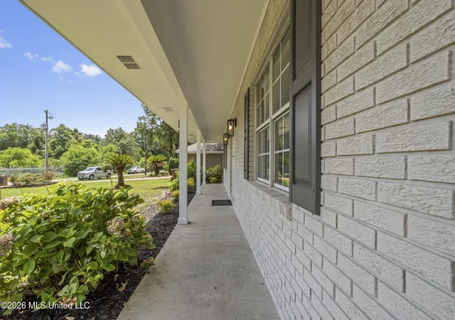 Photo 3 of Single family home for sale at 371 Lakeview Blvd, Biloxi, MS 39531 | MLS# 4159423 | Listing updated on 2026-09-17