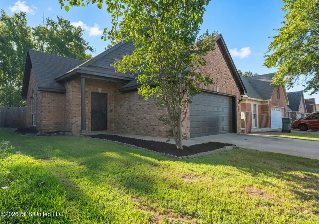 Photo 2 of Sale Pending at 7870 Chesterfield Dr, Southaven, MS 38671 | MLS# 4159416 | Listing updated on 2026-08-28
