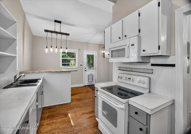 Photo 3 of Single family home for sale at 1108 Live Oak Ave, Pascagoula, MS 39567 | MLS# 4159417 | Listing updated on 2026-09-15