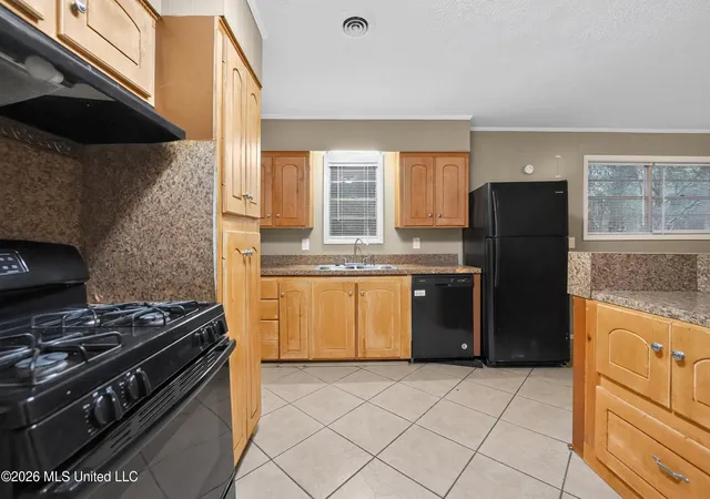 Photo 2 of Sale Pending at 3222 Lakewood Dr, Jackson, MS 39212 | MLS# 4160082 | Listing updated on 2026-09-08