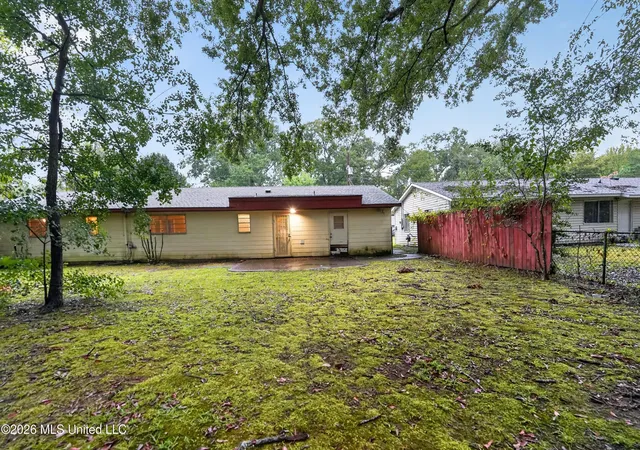 Photo 3 of Sale Pending at 3222 Lakewood Dr, Jackson, MS 39212 | MLS# 4160082 | Listing updated on 2026-09-08