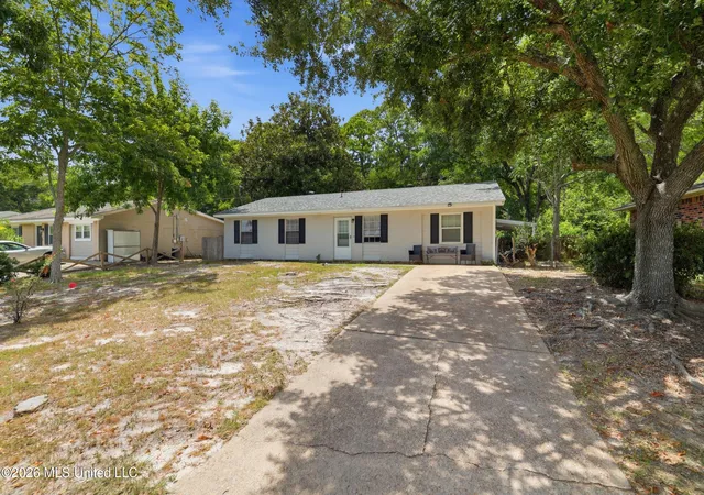 Photo 2 of Single family home for sale at 32 Yorkshire Pkwy, Gulfport, MS 39503 | MLS# 4159611 | Listing updated on 2026-09-10