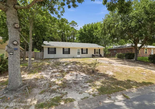 Photo 3 of Sale Pending at 32 Yorkshire Pkwy, Gulfport, MS 39503 | MLS# 4159611 | Listing updated on 2026-10-08
