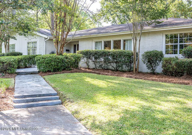 Photo 3 of Sale Pending at 3800 Redbud Rd, Jackson, MS 39211 | MLS# 4159916 | Listing updated on 2026-09-07