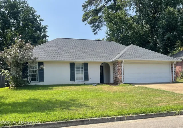 Photo 1 of Sale Pending at 715 Dunleith Ln, Ridgeland, MS 39157 | MLS# 4160401 | Listing updated on 2026-08-29
