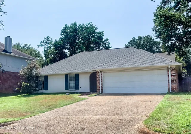 Photo 2 of Sale Pending at 715 Dunleith Ln, Ridgeland, MS 39157 | MLS# 4160401 | Listing updated on 2026-08-29
