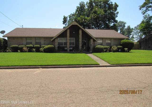 1st image of 2345 E Clubview Cir, Yazoo City, MS 39194 | MLS# 4159732