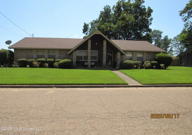 2nd image of 2345 E Clubview Cir, Yazoo City, MS 39194 | MLS# 4159732